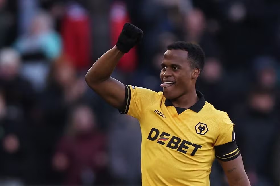 Prazo curto faz Flu analisar oferta por Arias