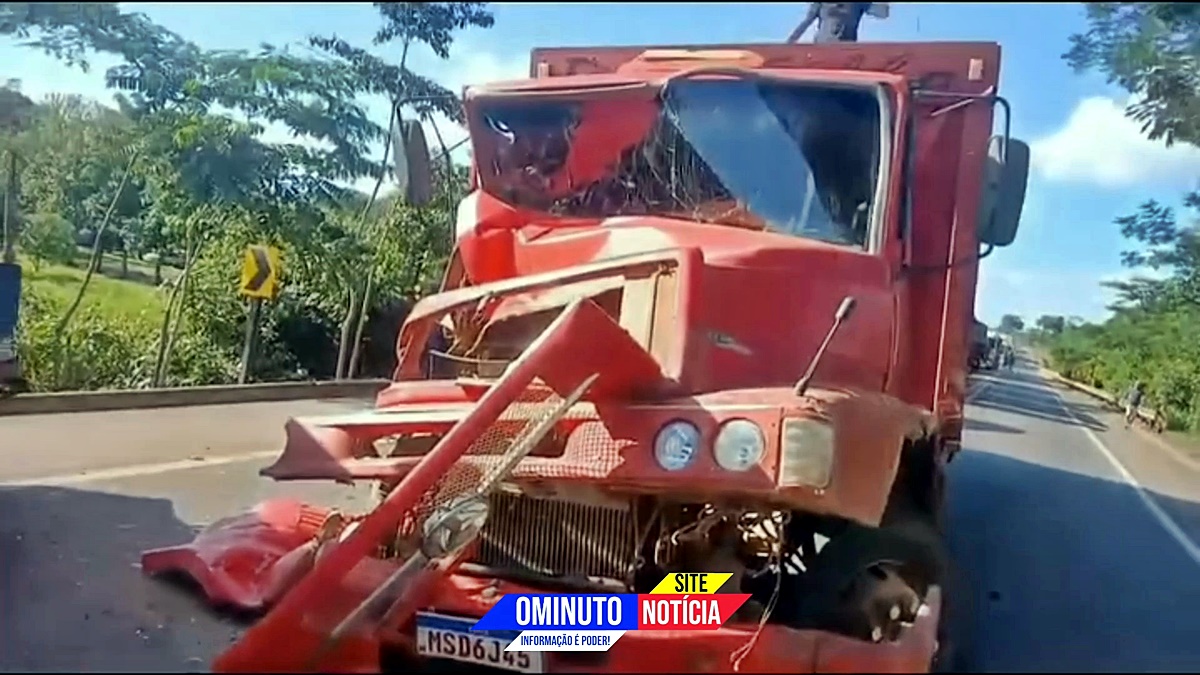 Acidente grave envolvendo caminhões e motocicleta mobiliza resgate na BR-364 entre Presidente Médici e Ji-Paraná