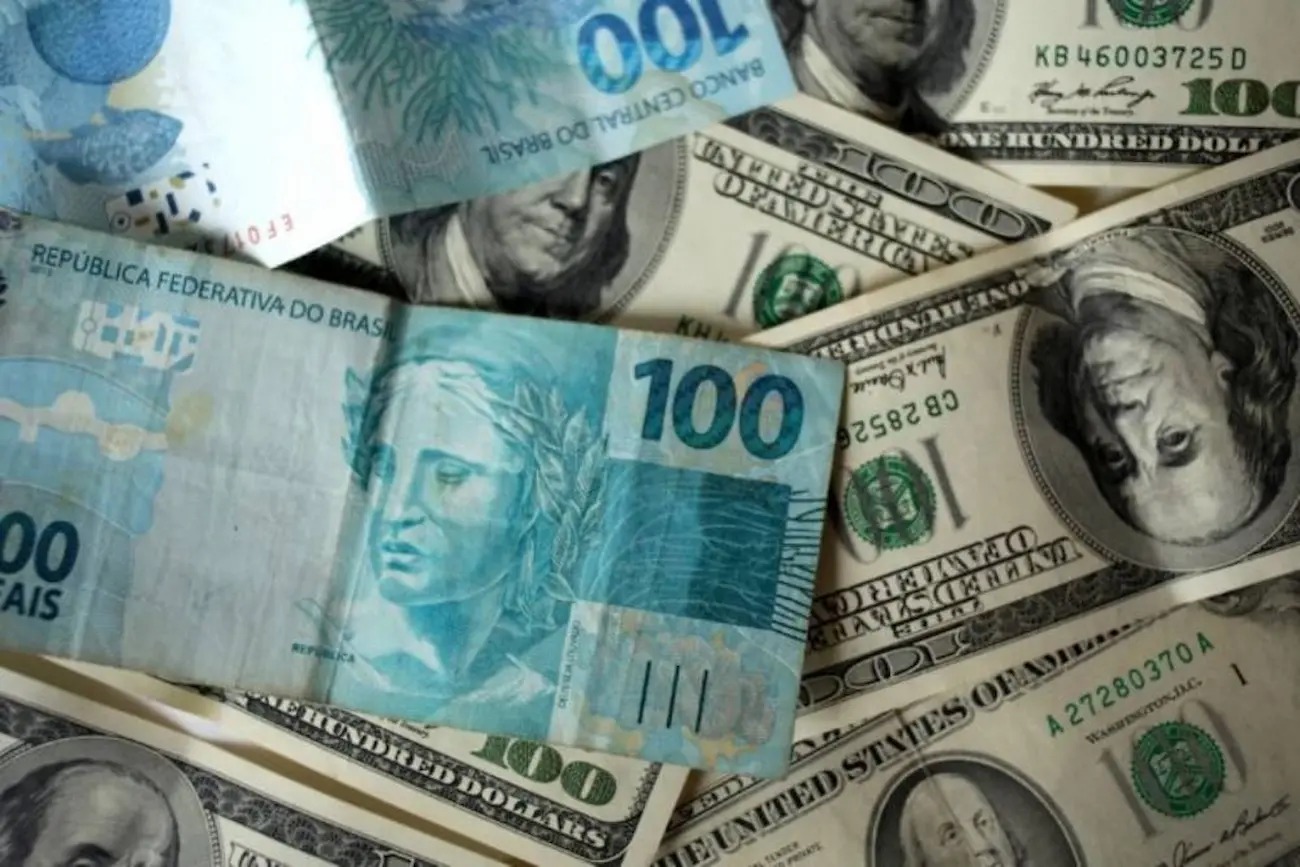 Especialista comenta tendência da bolsa e do dólar