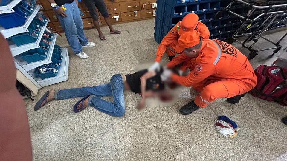 Homem provoca pânico ao ferir o próprio pescoço dentro de loja na Avenida JK, em Jaru