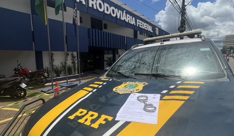Fiscalização da PRF resulta em prisões