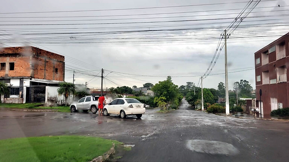 Imprudência provoca mais um acidente em Cacoal; chovia na hora do ocorrido