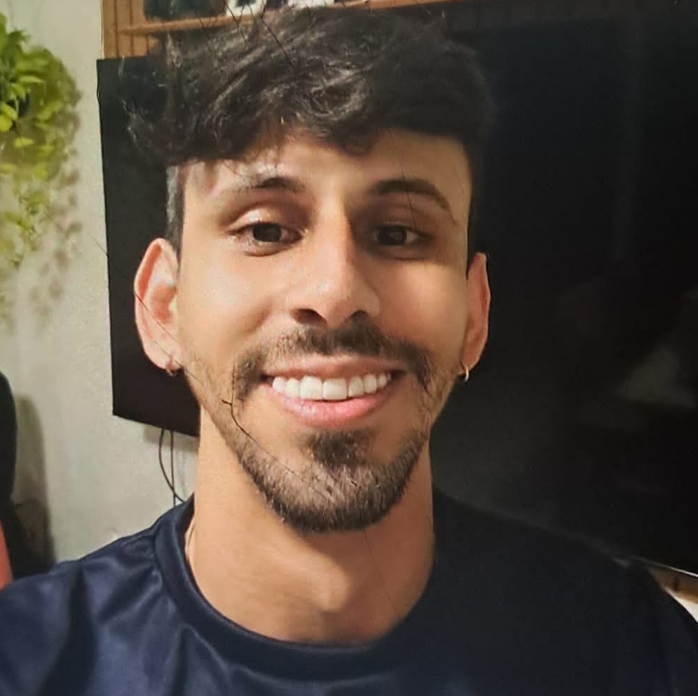 Professora é morta a facadas dentro de faculdade