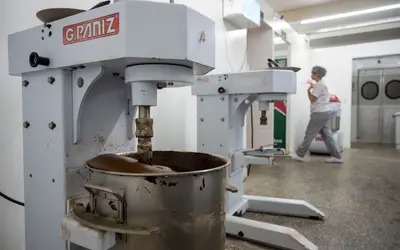 Faturamento industrial fica estagnado com juros