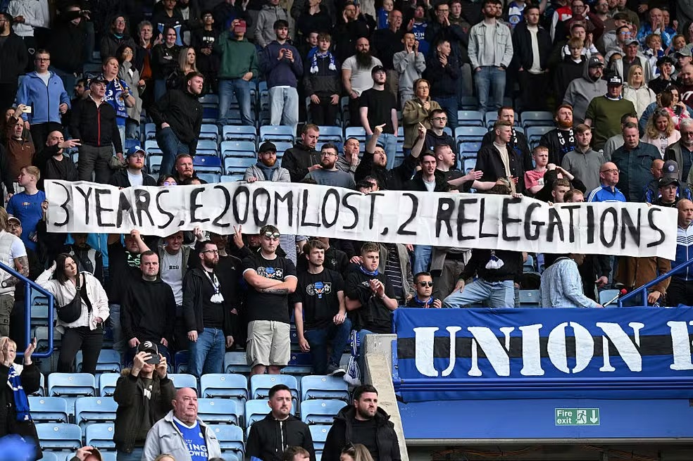 De campeão a risco de queda: Leicester em crise