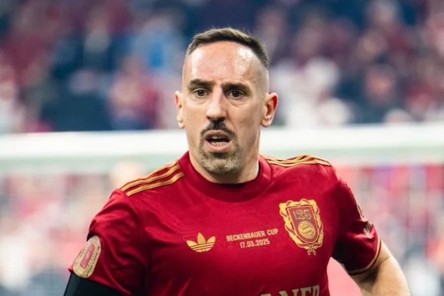 Citado em arquivos de Epstein, Ribéry se defende