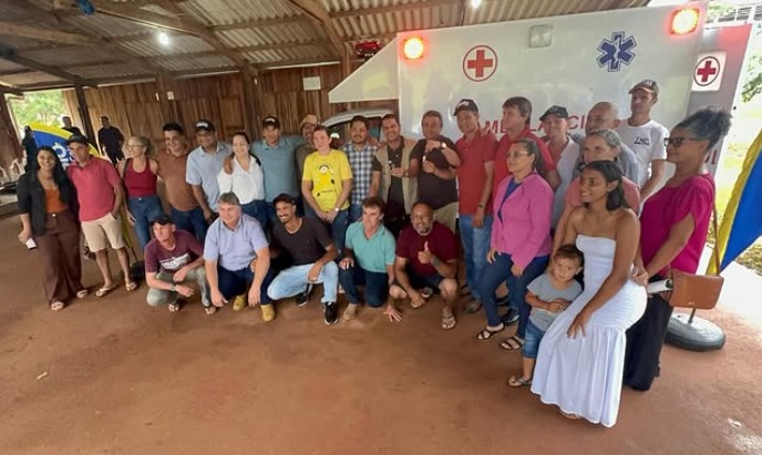 Distrito recebe nova ambulância municipal