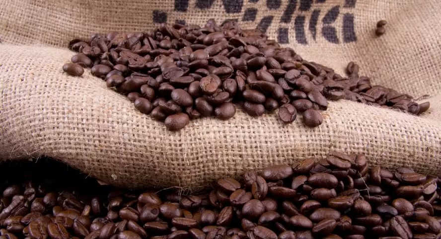 Café valoriza bolsa; outros commodities caem