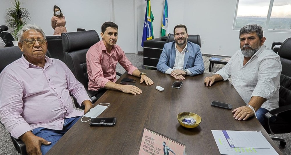 Presidente Alex Redano se reúne com lideranças de Santa Luzia do Oeste