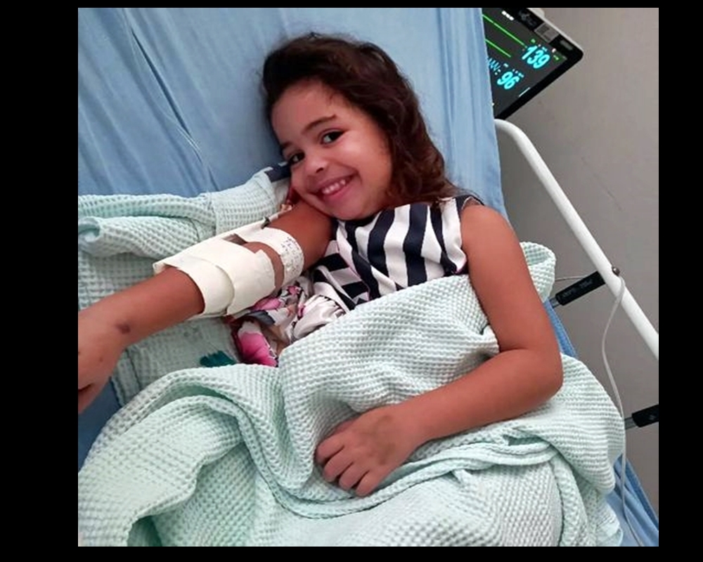 Pequena jaruense Luna de 04 anos, sorri para foto após ter sido desenganada pela medicina