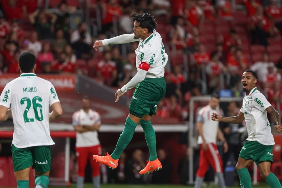 Palmeiras chega ao primeiro lugar no campeonato