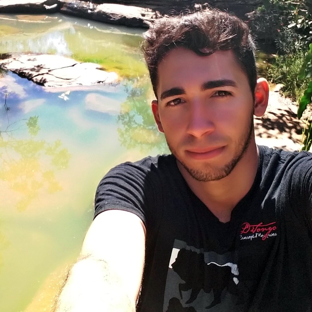 Jovem de 27 anos, morre ao bater de moto em caminhão estacionado, em via de Espigão, RO