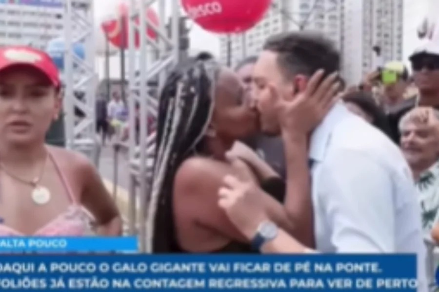 Beijo inesperado de foliã surpreende jornalista ao vivo