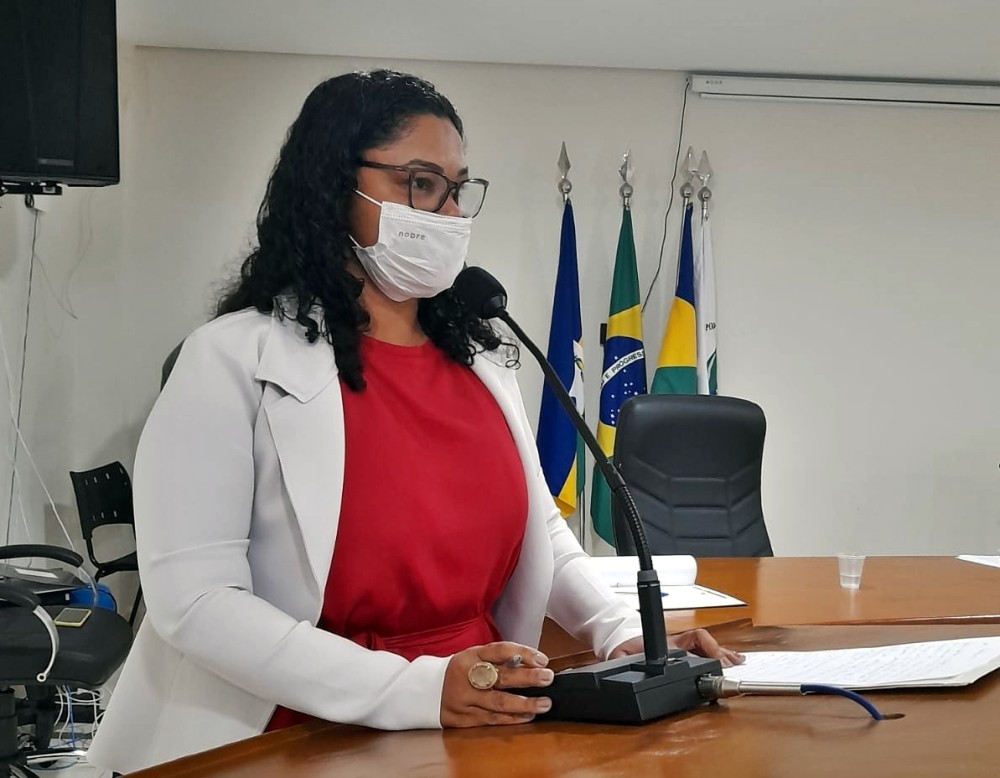 (Vídeo) Vereadora Damiana destaca na Tribuna a importância da Procuradoria da Mulher, na Câmara de Jaru, RO