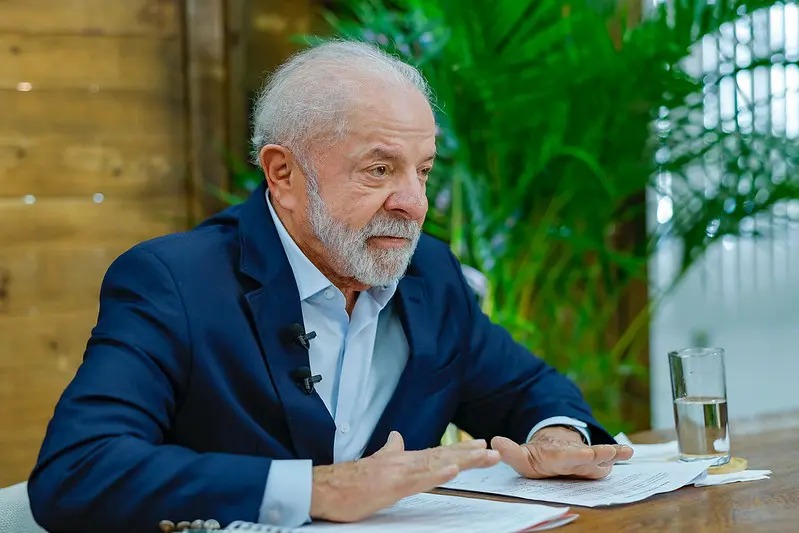 Lula confirma reajuste, mas veta penduricalhos do Legislativo