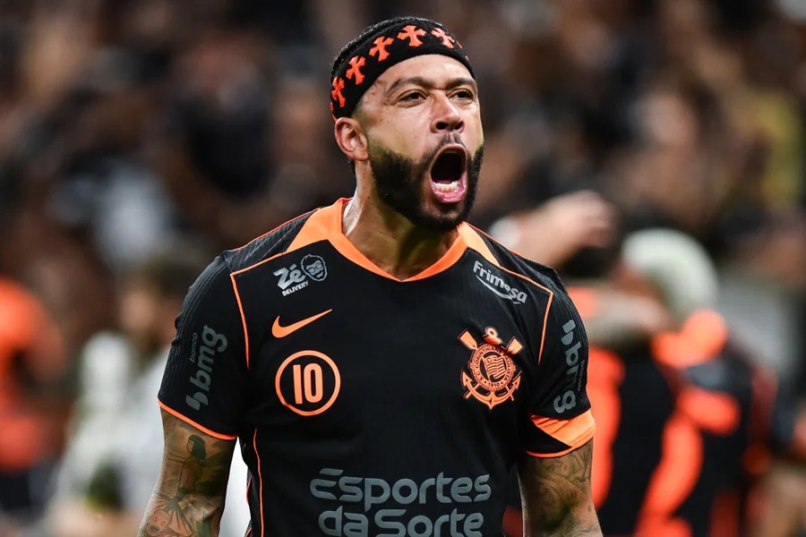 Renovação de Depay entra em pauta no Corinthians
