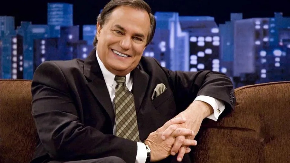 Apresentador fala sobre emergência de saúde