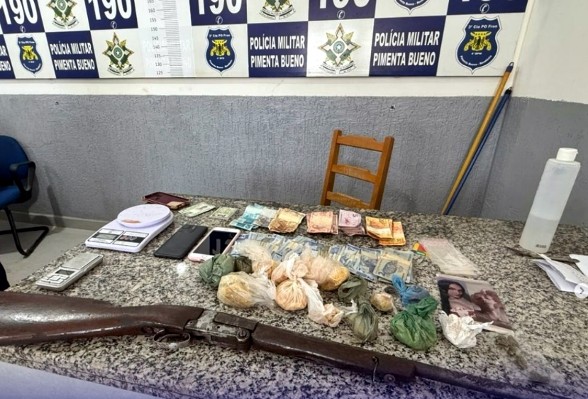 Operação policial recupera moto furtada e apreende fuzil 7.62 em Cacoal