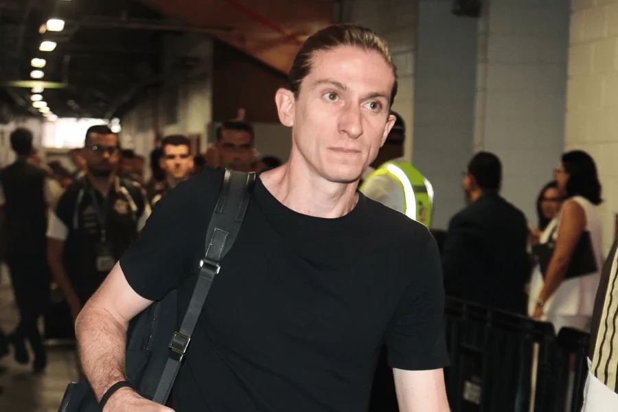 Filipe Luís se posiciona sobre caso de racismo