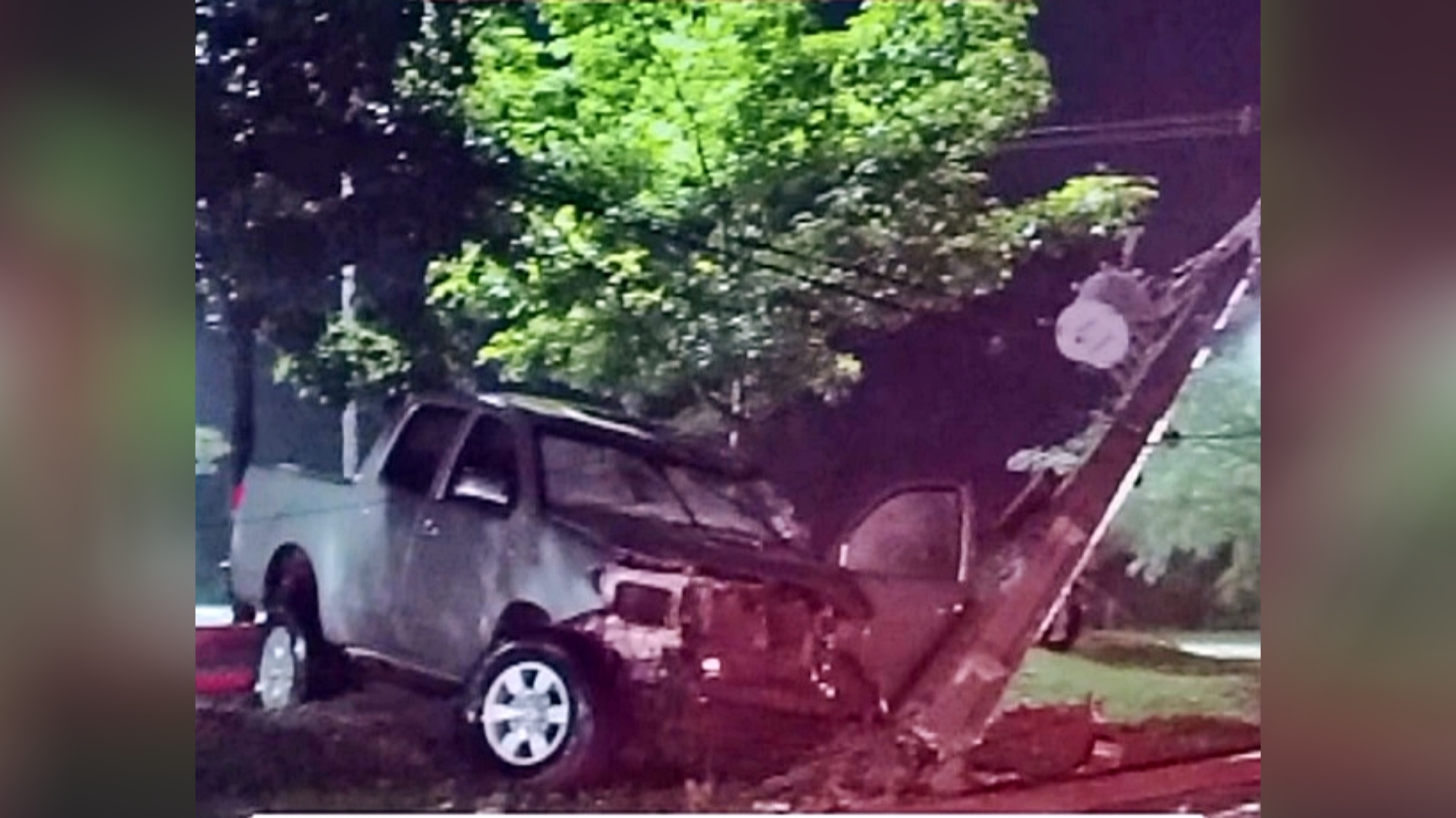 Condutor bate forte em poste de energia próximo ao Beira Rio em Cacoal