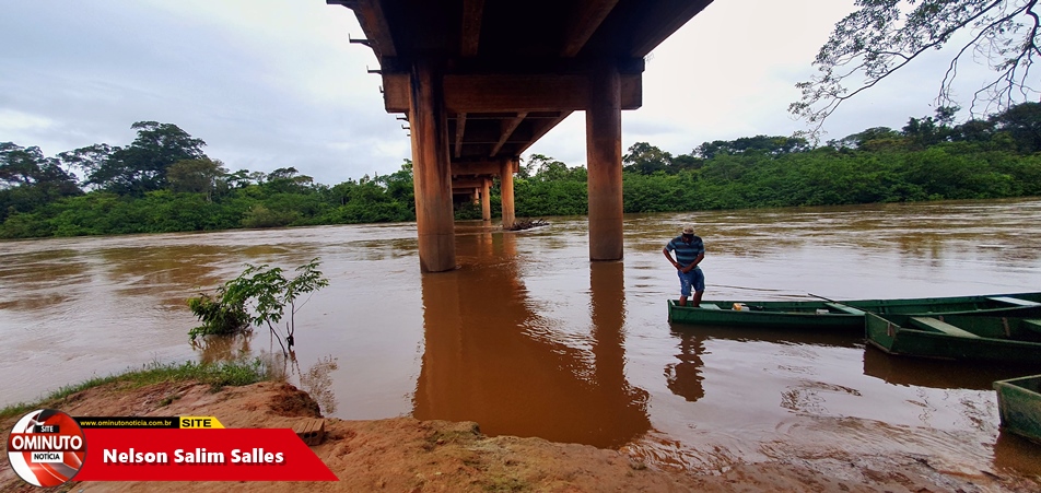 (Vídeo) Rio Jaru está no limite, quase fora do seu leito normal