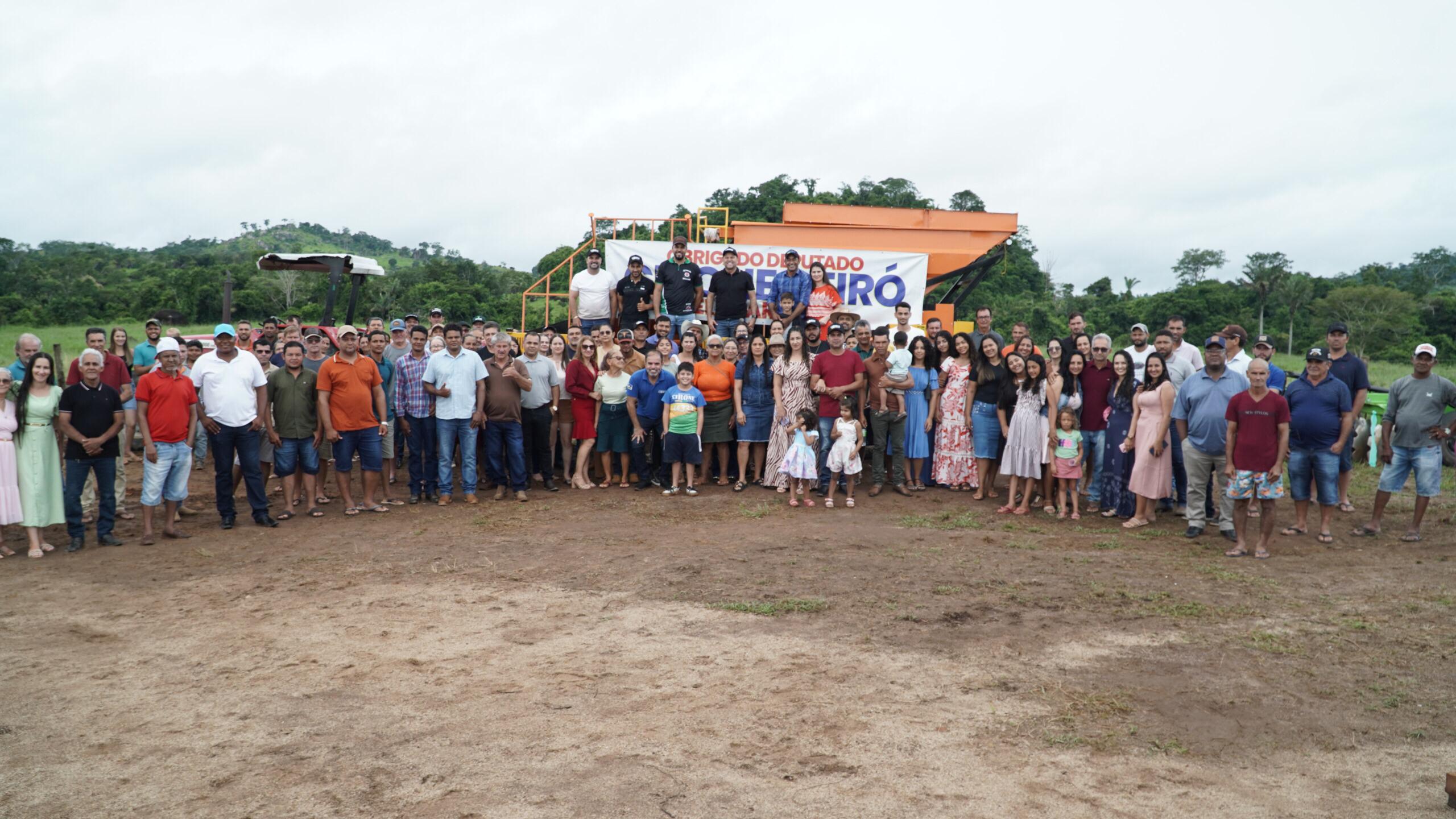 Associação recebe recolhedora de café com apoio de Cirone