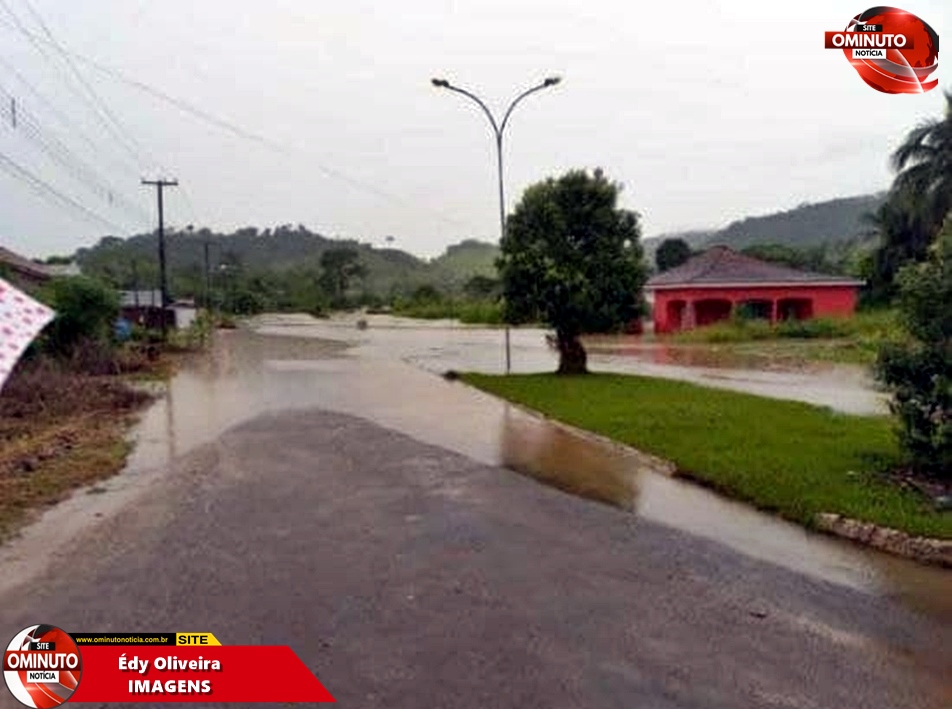 (Vídeo) Enchentes: Colina Verde, distrito de Governador Jorge Teixeira tem ruas tomada pelas enxurradas