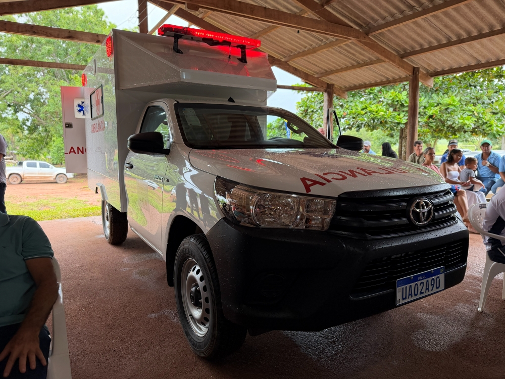 Cássio Gois garante ambulância ao distrito 14 de Abril