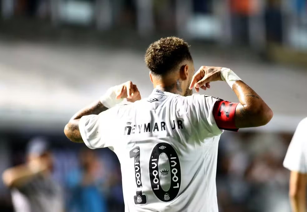 Golaço de Neymar anima torcida do Santos antes da Copa