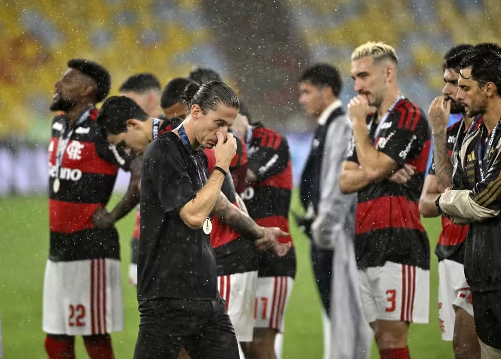 Crise no Flamengo pressiona trabalho de Filipe Luís