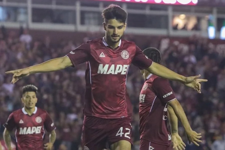 Atleta do Palmeiras comemora conquista do Lanús