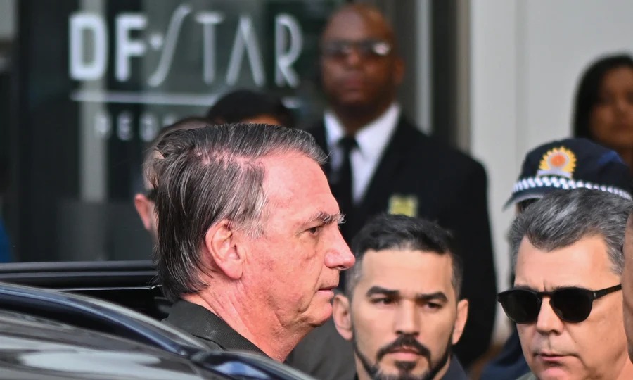 Bolsonaro é liberado para tratamento com estímulo elétrico