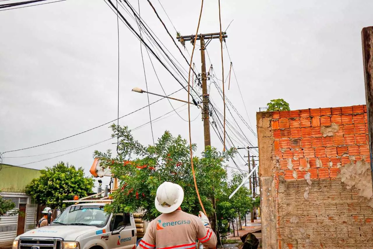 Rede elétrica danificada aumenta risco de acidentes