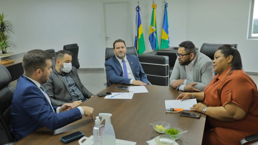 Presidente Alex Redano solicita alteração em artigo no PCCR da Saúde ao procurador geral do Estado