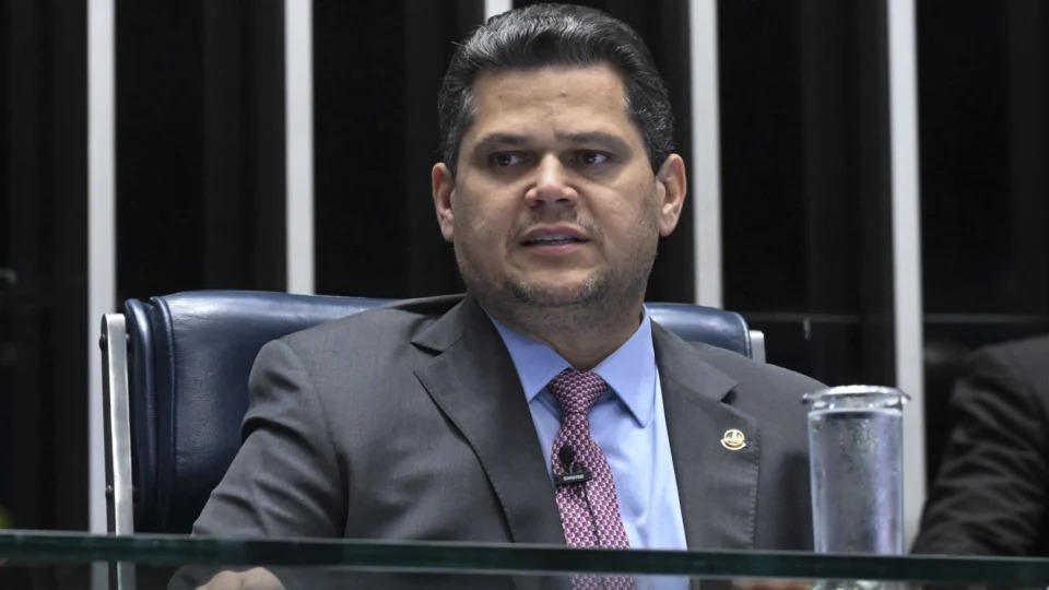 Alcolumbre rebate informações sobre caso envolvendo Lulinha