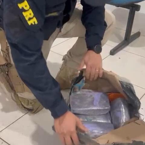 PRF apreende cerca de 10 kg de cocaína em bagageiro
