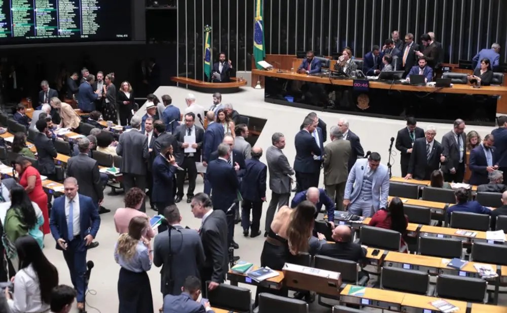 Congresso aprova PEC voltada à segurança pública