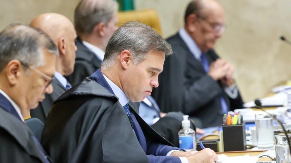 Prisão de Vorcaro evidencia posição de Mendonça