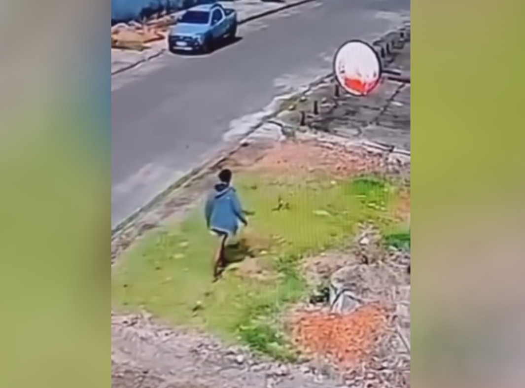 Casal é flagrado furtando fios de residência e revolta moradores em Cacoal