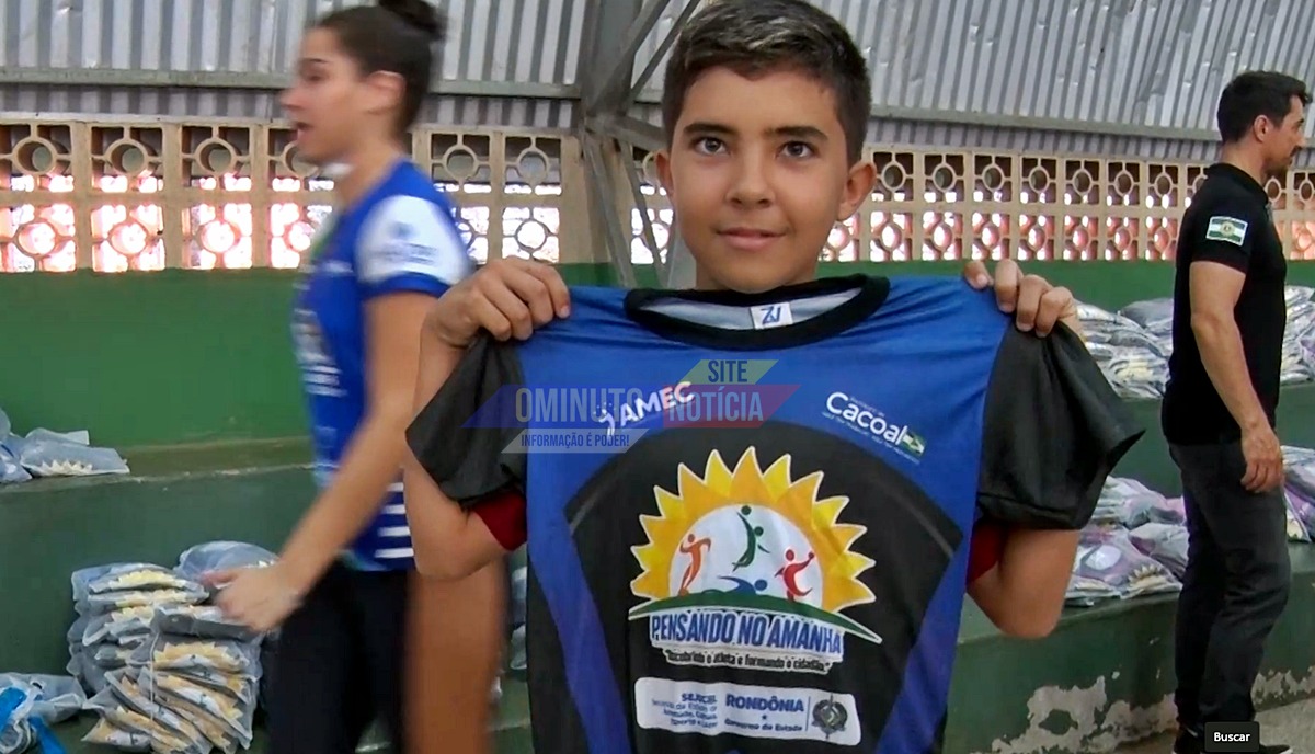 AMEC entrega cerca de 1 mil uniformes em Cacoal