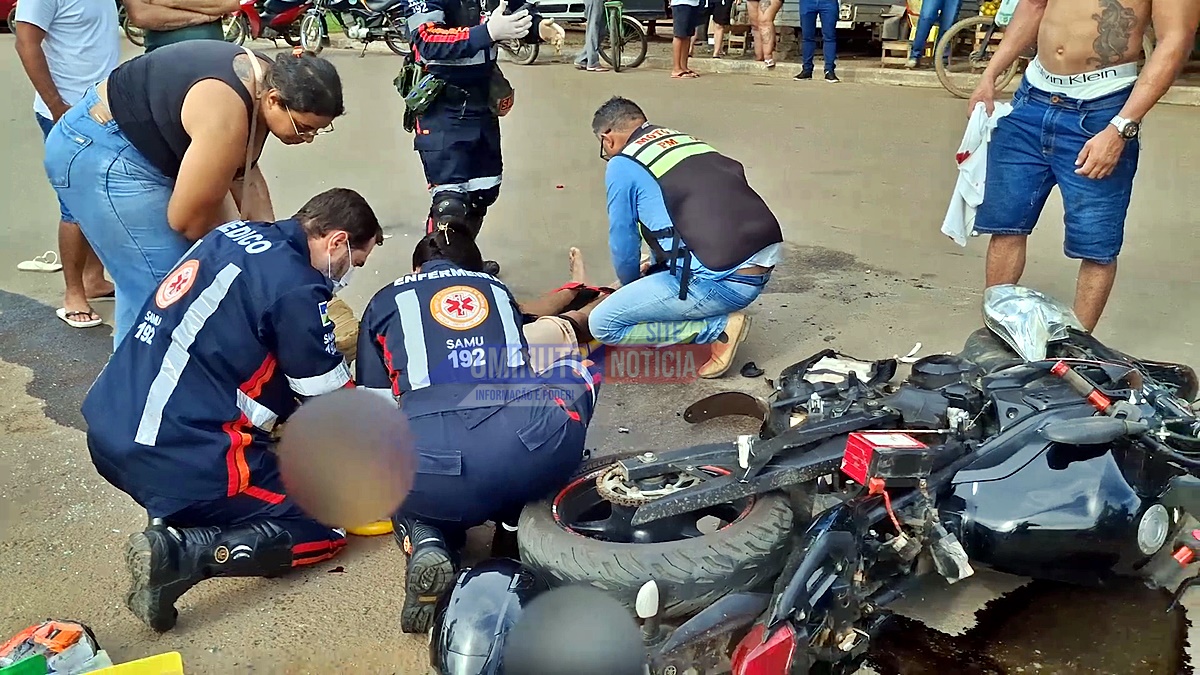 Colisão entre motocicleta e carro deixa dois feridos na Avenida Tancredo Neves, em Ariquemes