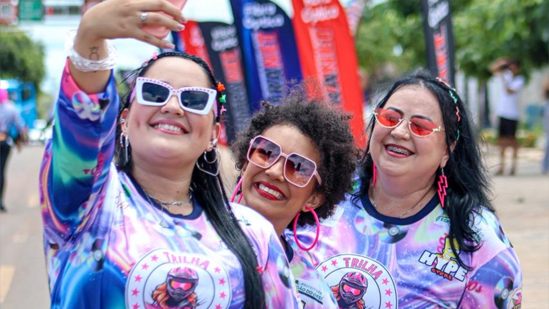 Veloz Clube transforma trilha em solidariedade com doação de mais de 400 kg de alimentos