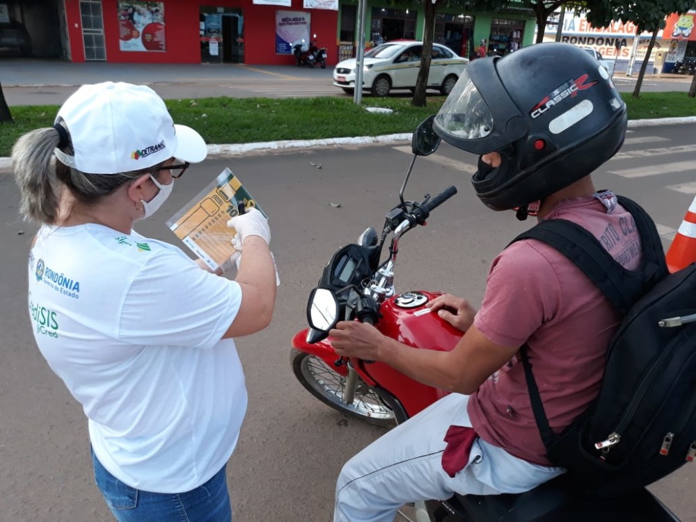 (Fotos) Ciretran de Jaru com apoio do 8º Batalhão da PM e GEMTRAN realizam Ação Educativa alusiva ao Maio Amarelo