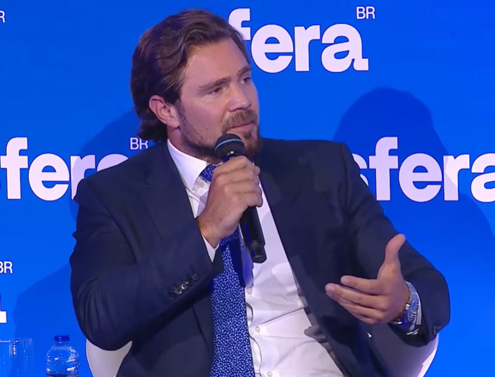 Caso Vorcaro ganha pressão com prisão mantida