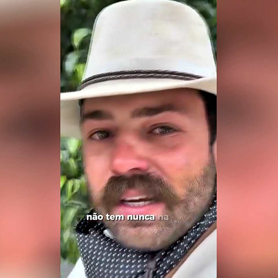 Berranteiro das Américas passa por Jaru, montando mula desde o Texas, EUA.