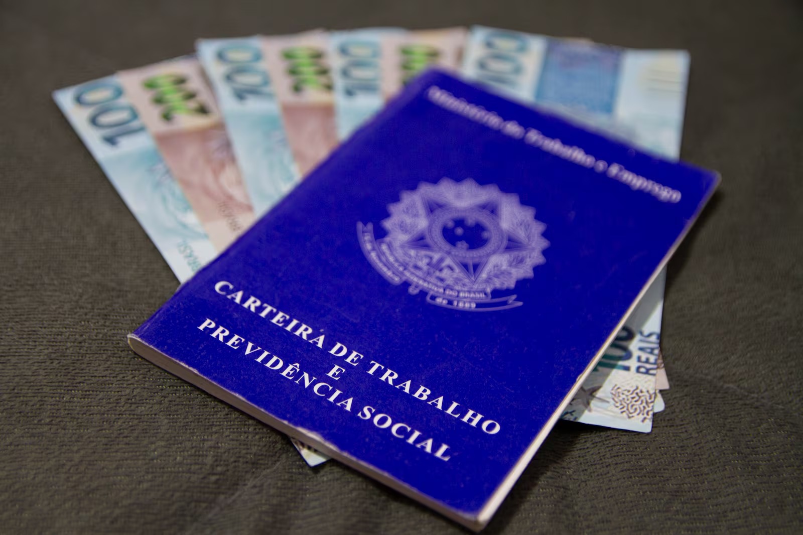 Pagamento do abono salarial inicia nesta segunda-feira