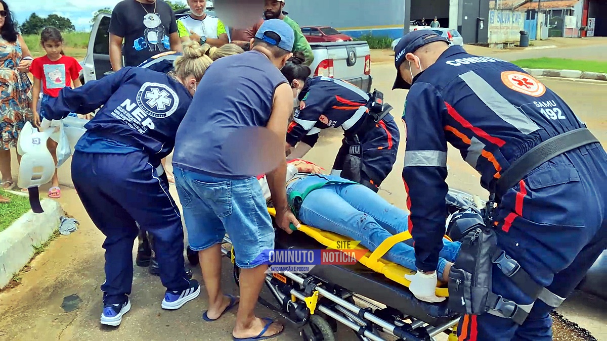 Jovem fica em estado grave após colidir com Fiat Strada