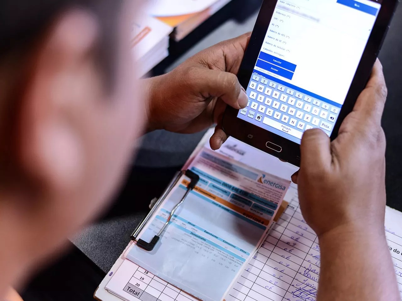 Débitos de energia podem ser negociados pelo celular