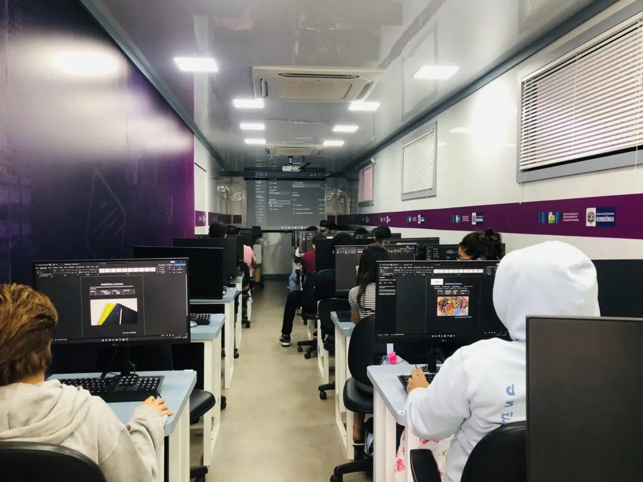 Escola Móvel de Informática abre inscrições até domingo