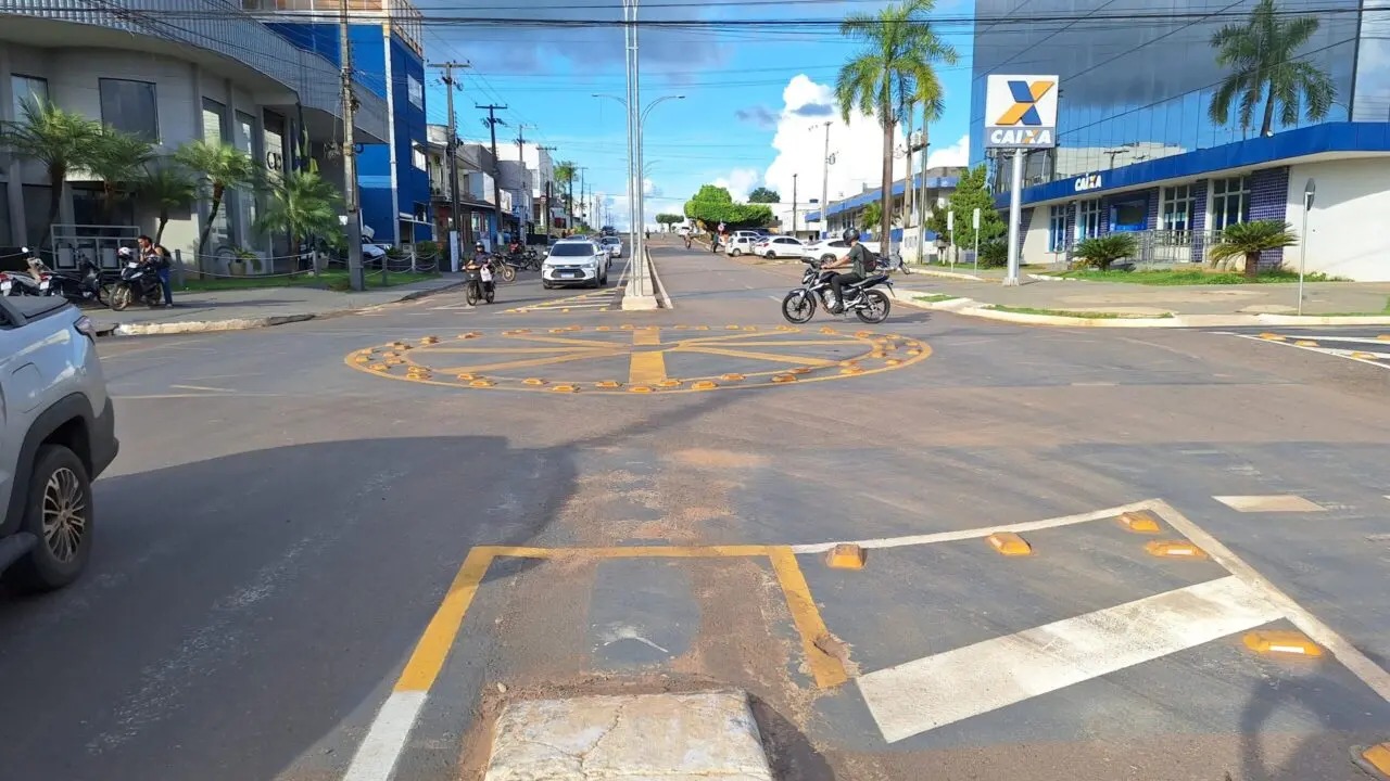 Sinalização viária ganha reforço e amplia segurança em Jaru